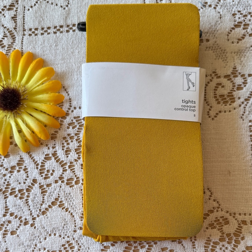 🩷 JCPenney; BNWT! Mustard Colored Opaque Control Tights in Misses Size Small!